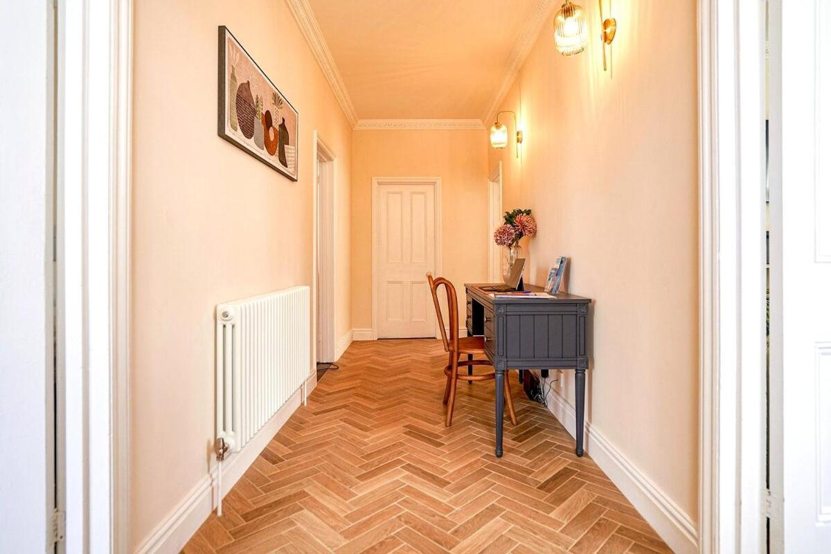 Stunning Ground Floor Apartment Near เซาท์เวิลด์ ภายนอก รูปภาพ