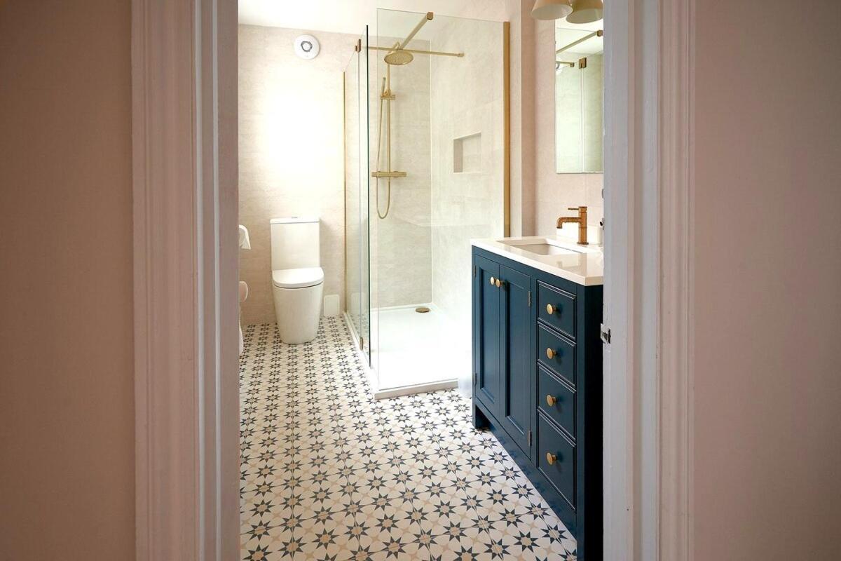 Stunning Ground Floor Apartment Near เซาท์เวิลด์ ภายนอก รูปภาพ