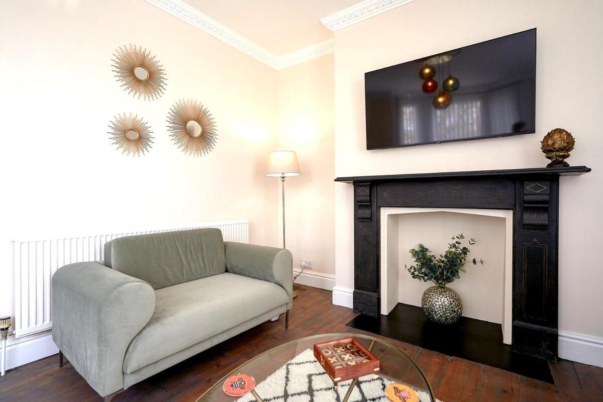 Stunning Ground Floor Apartment Near เซาท์เวิลด์ ภายนอก รูปภาพ