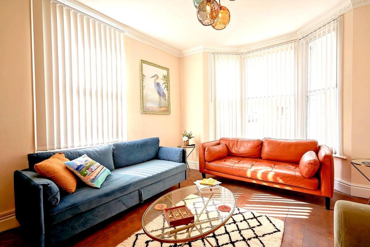 Stunning Ground Floor Apartment Near เซาท์เวิลด์ ภายนอก รูปภาพ